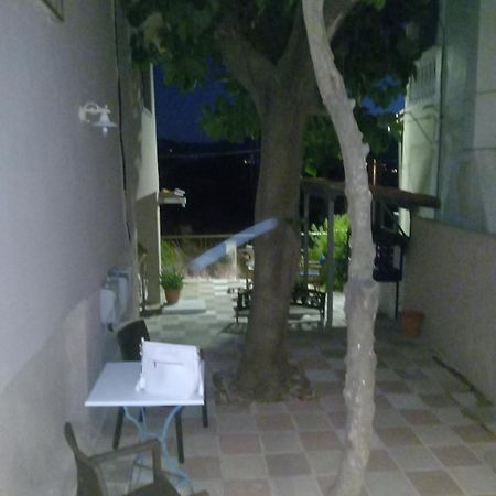 Menegis Apartment Zakynthos Town Exterior photo