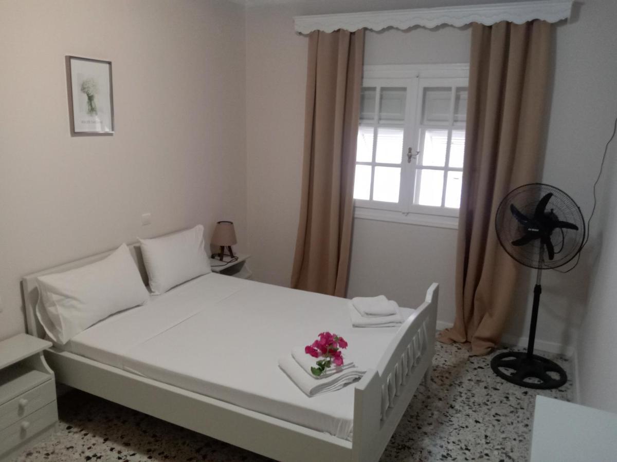 Menegis Apartment Zakynthos Town Exterior photo