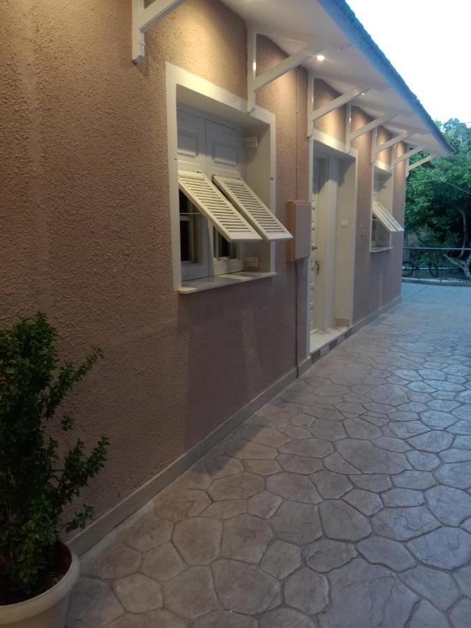 Menegis Apartment Zakynthos Town Exterior photo