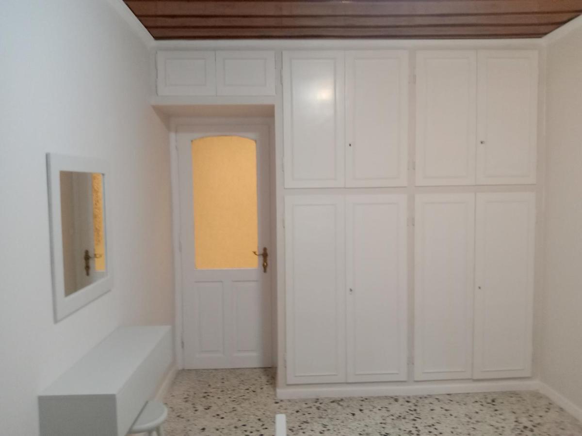 Menegis Apartment Zakynthos Town Exterior photo