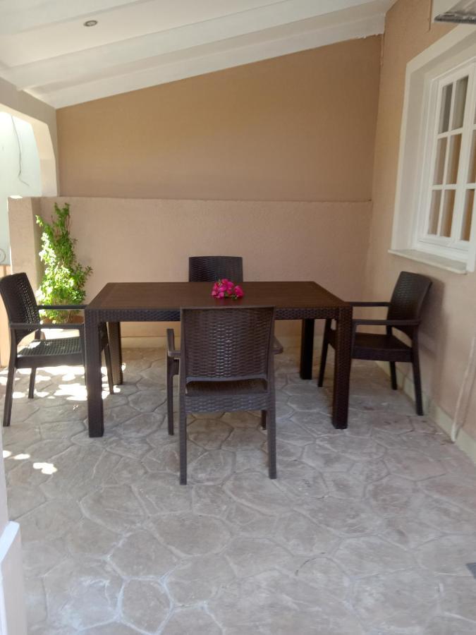 Menegis Apartment Zakynthos Town Exterior photo