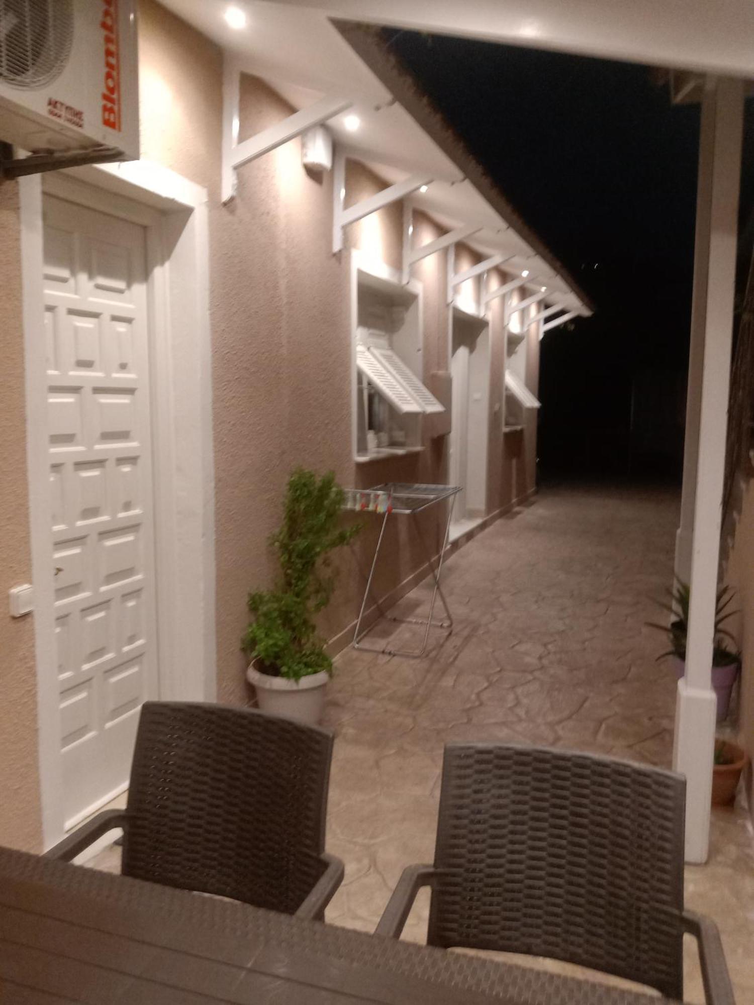 Menegis Apartment Zakynthos Town Exterior photo