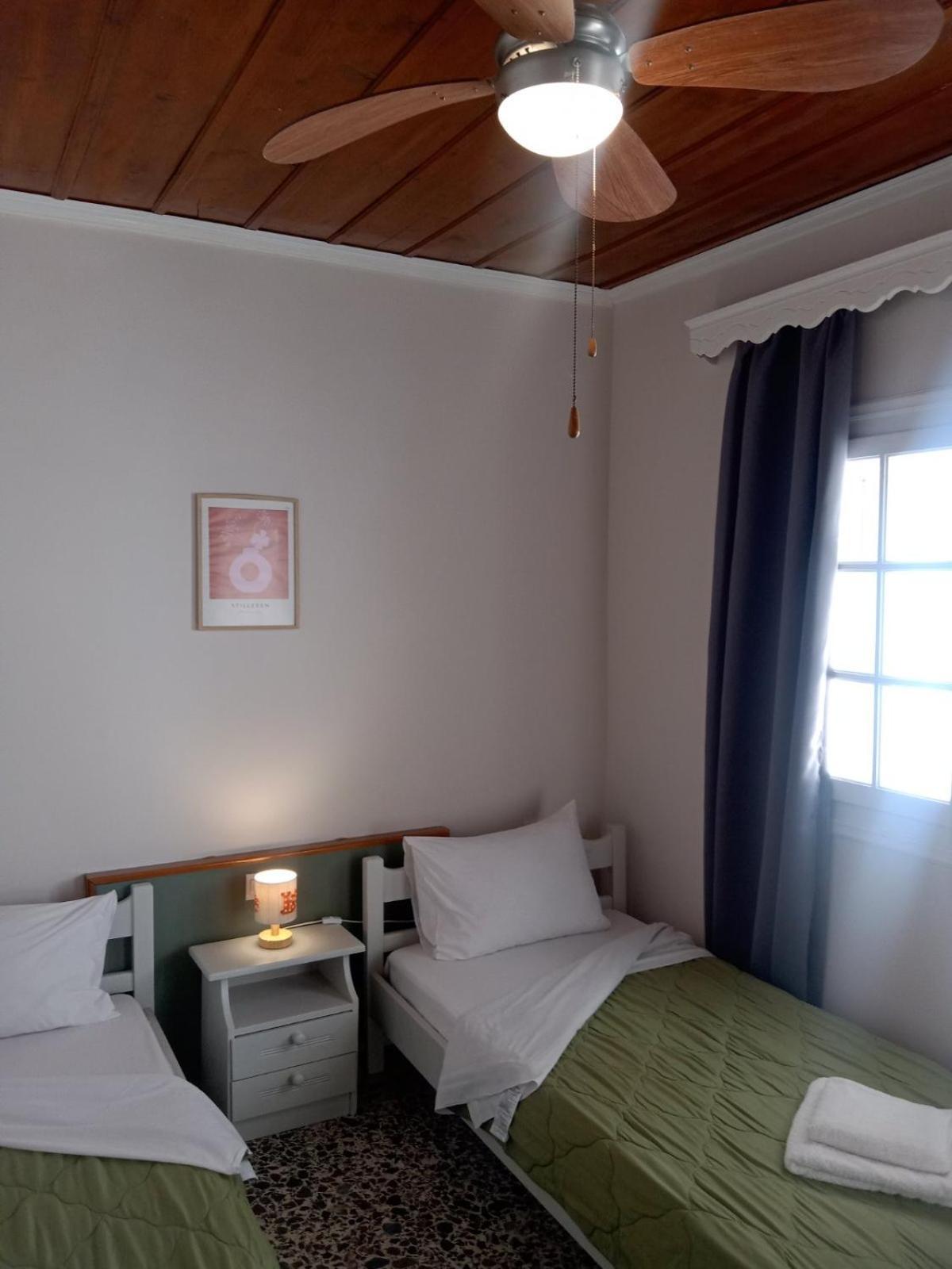 Menegis Apartment Zakynthos Town Exterior photo