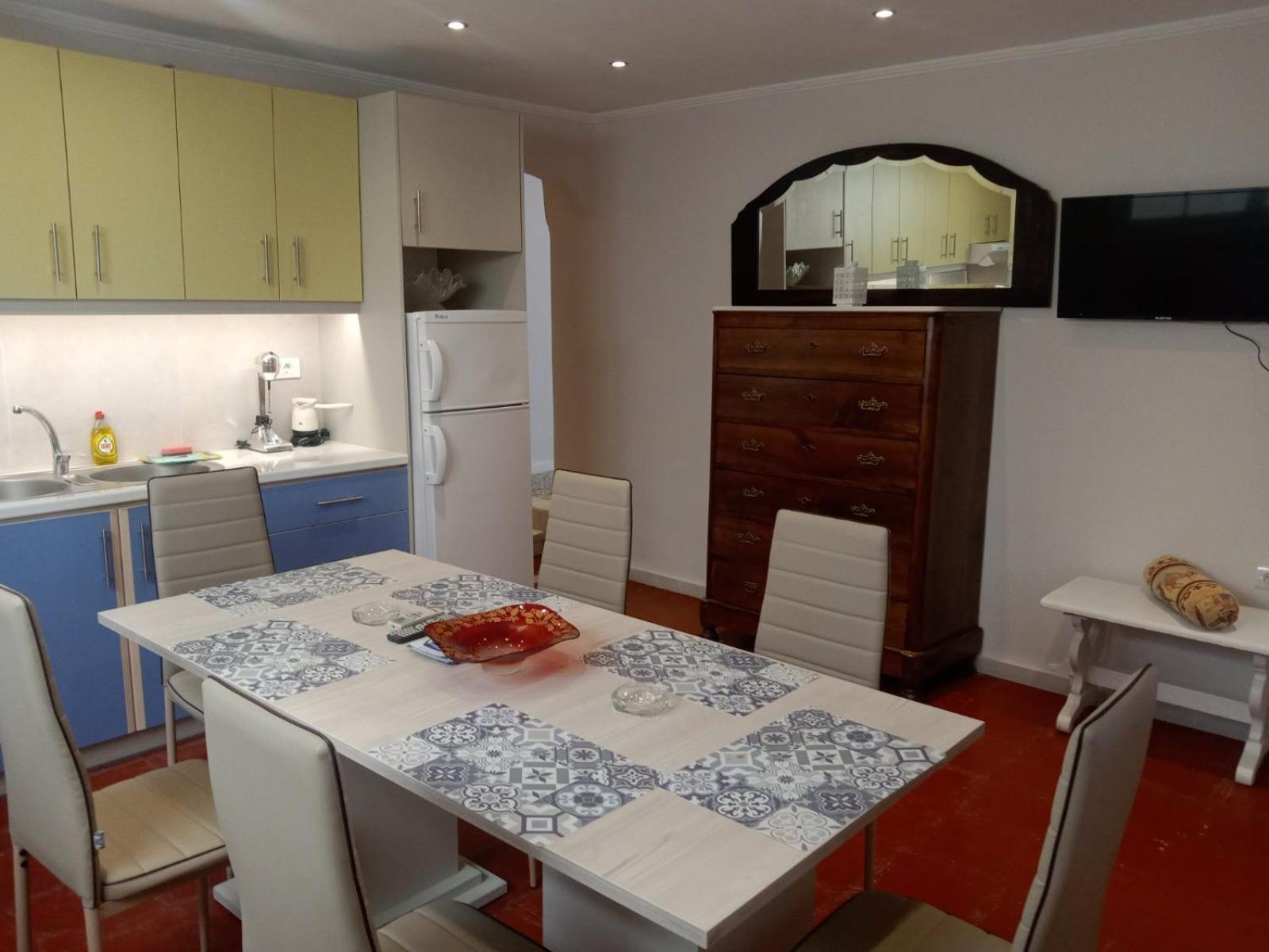 Menegis Apartment Zakynthos Town Exterior photo